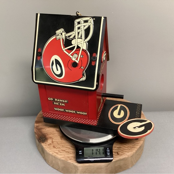 🔴 Georgia Bulldogs College Football Birdhouse / Wood Crafted with Metal Tag Roof - Picture 12 of 12
